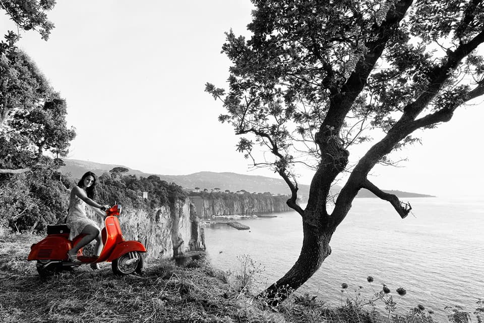 Vespa Grand Tour Red